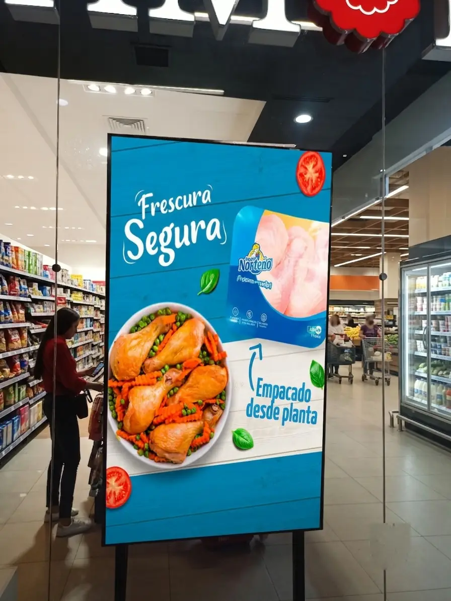 Anuncio de Pollo Norteño proyectado en pantalla